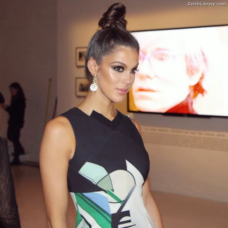 Iris Mittenaere photo 23 of 295