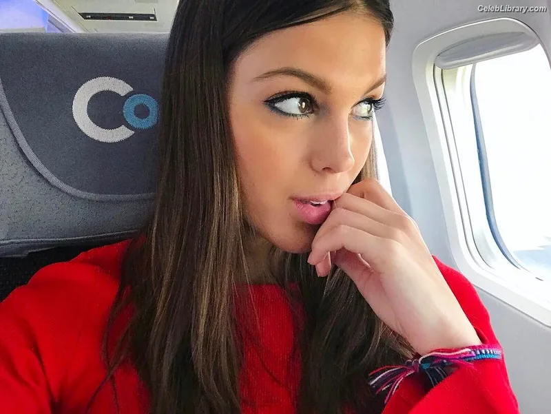 Iris Mittenaere photo 5 of 295