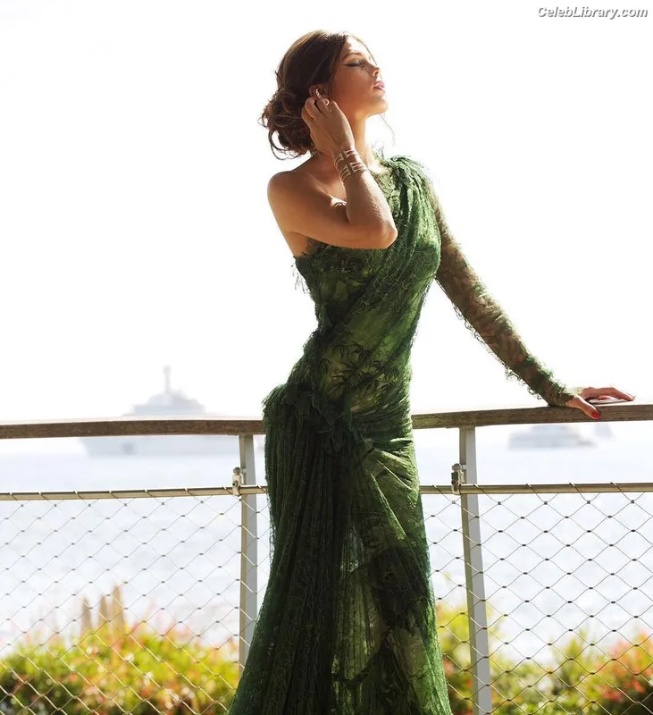 Iris Mittenaere photo 17 of 295