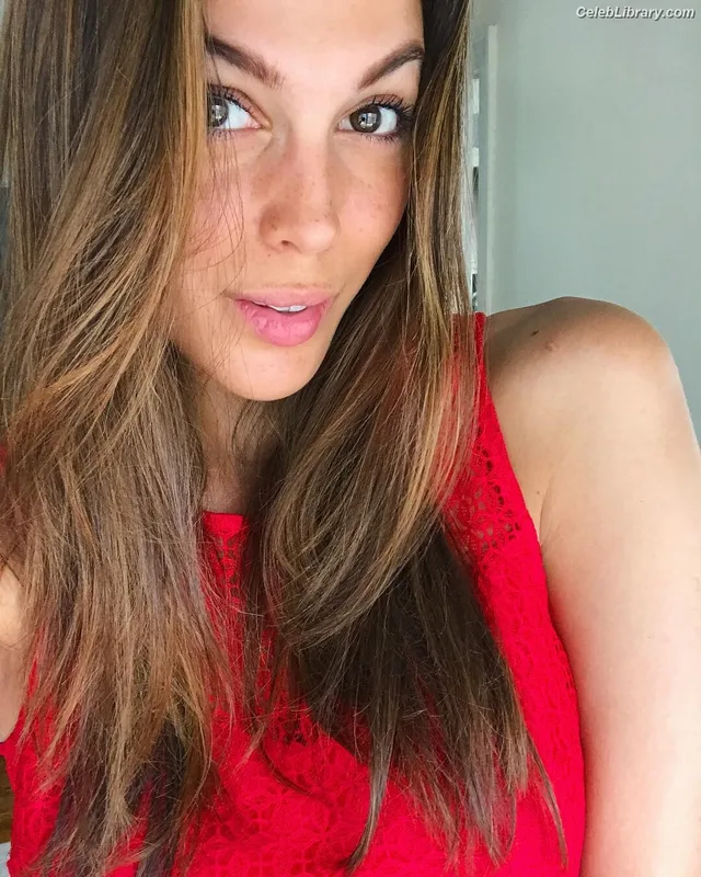 Iris Mittenaere photo 5 of 295