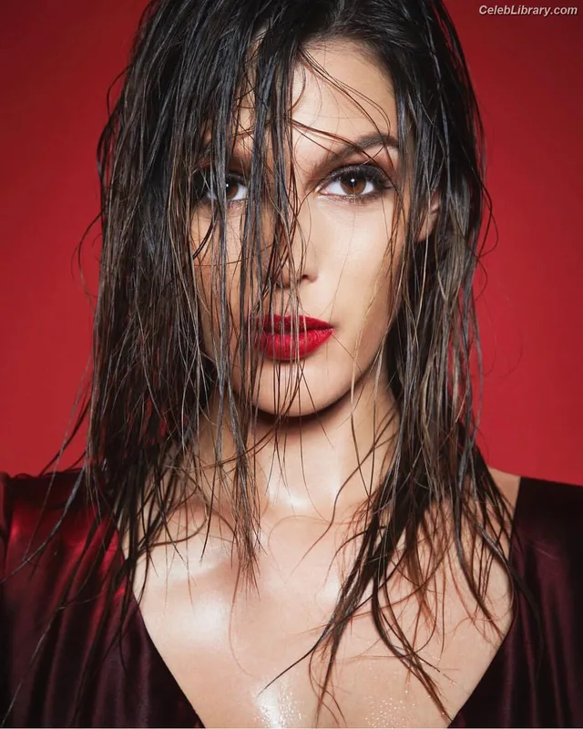 Iris Mittenaere photo 11 of 295