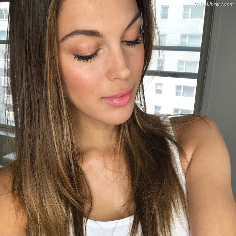 Iris Mittenaere photo 14 of 295