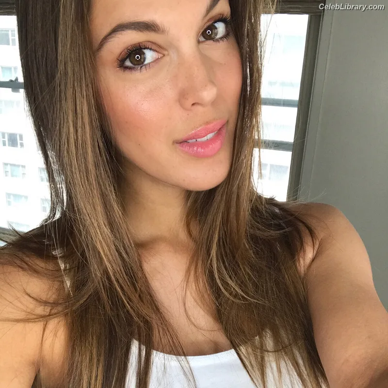 Iris Mittenaere photo 20 of 295