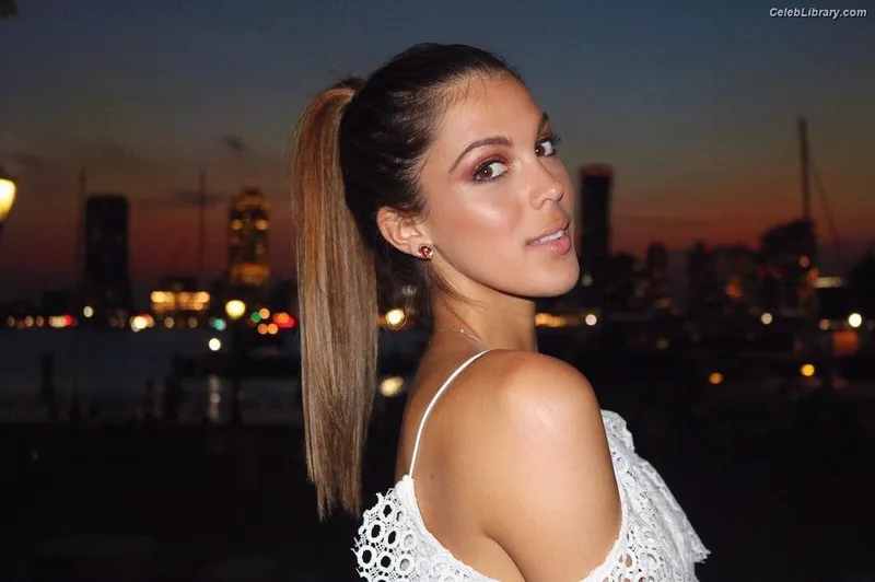 Iris Mittenaere photo 21 of 295