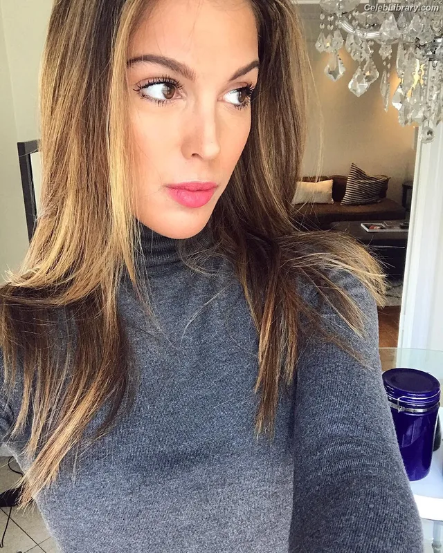 Iris Mittenaere photo 9 of 295