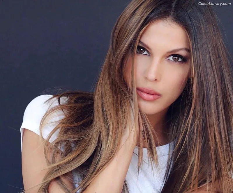 Iris Mittenaere photo 13 of 295
