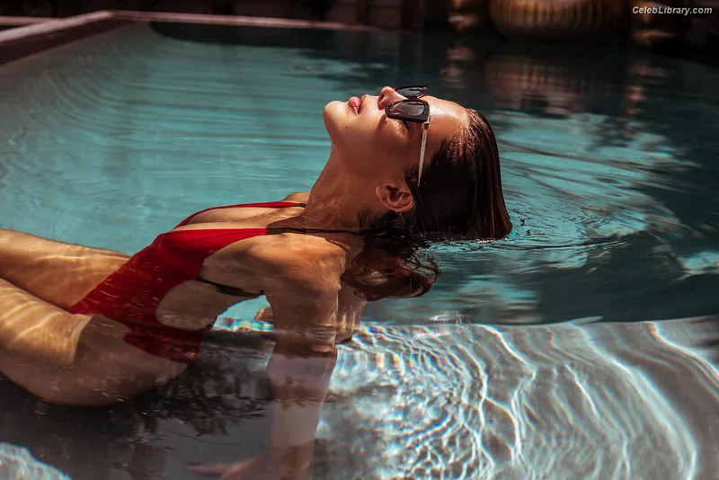 Iris Mittenaere photo 19 of 295