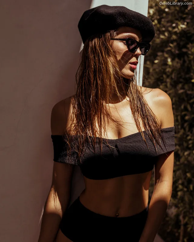 Iris Mittenaere photo 20 of 295
