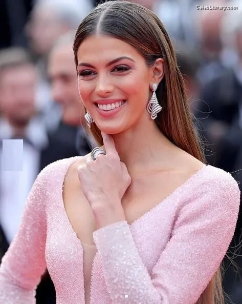 Iris Mittenaere photo 13 of 295