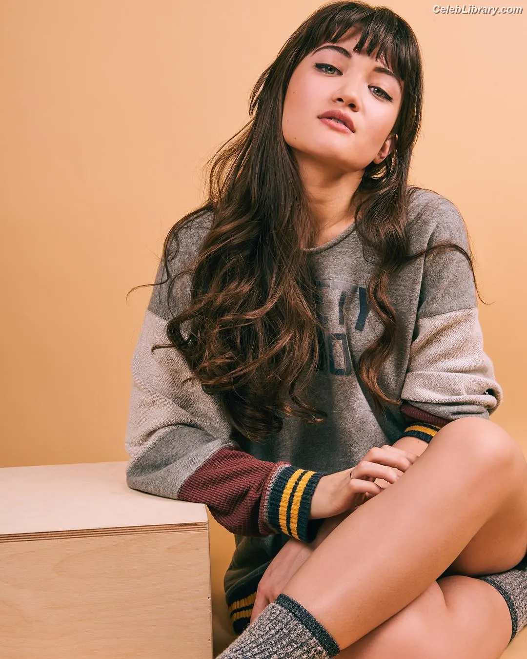 Isa Briones photo 3 of 354