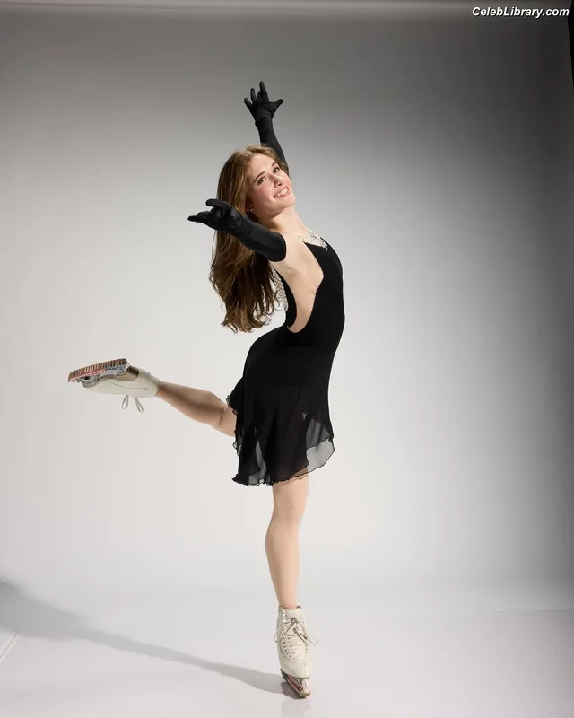 Isabeau Levito photo 1 of 39