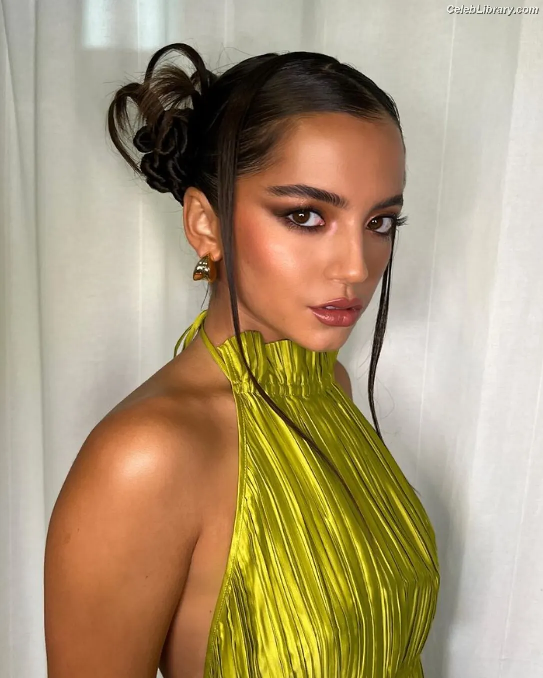 Isabela Merced photo 6 of 1796