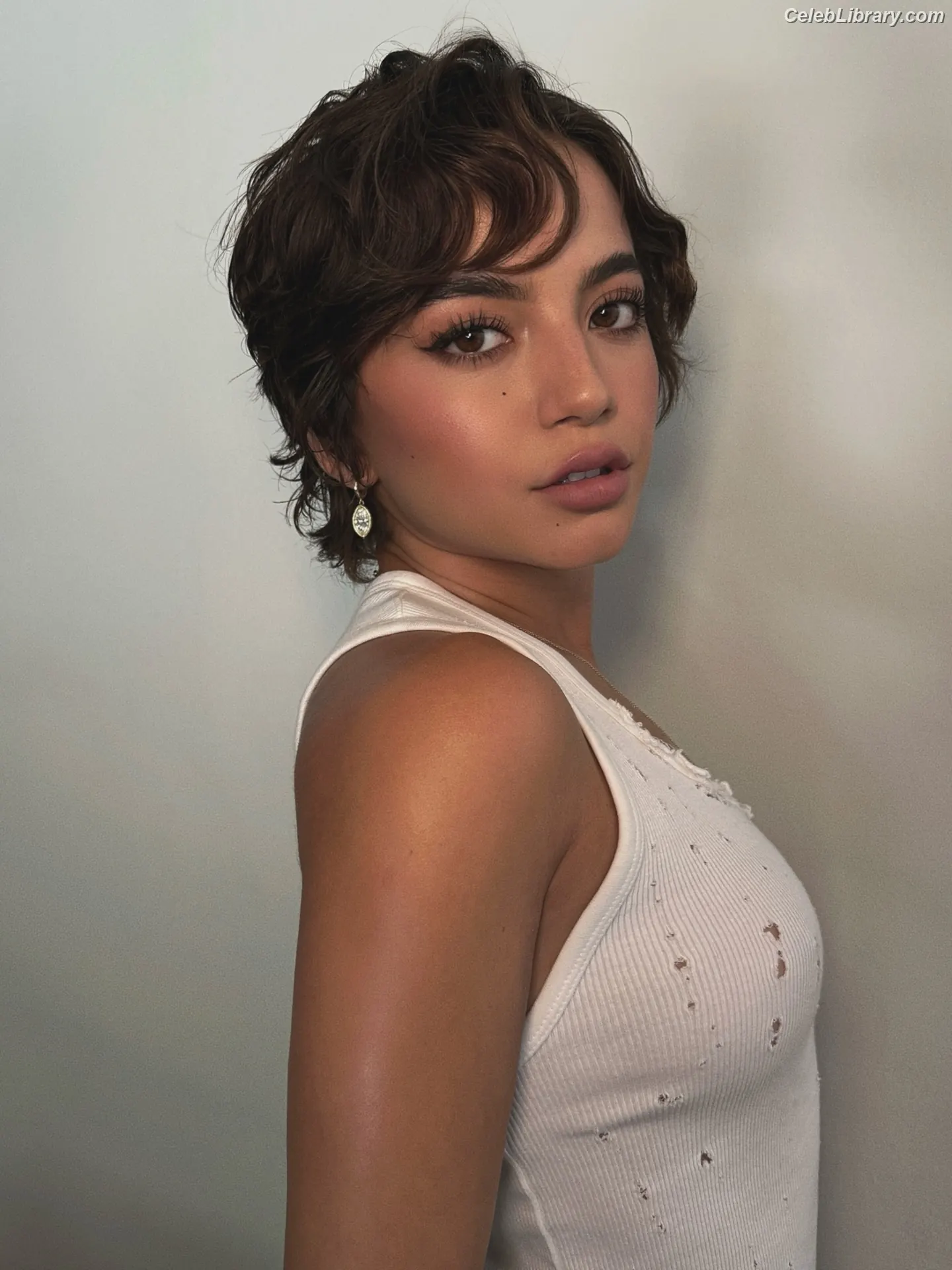 Isabela Merced photo 8 of 1796