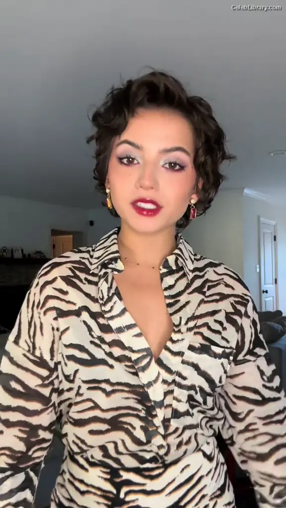 Isabela Merced photo 3 of 1796