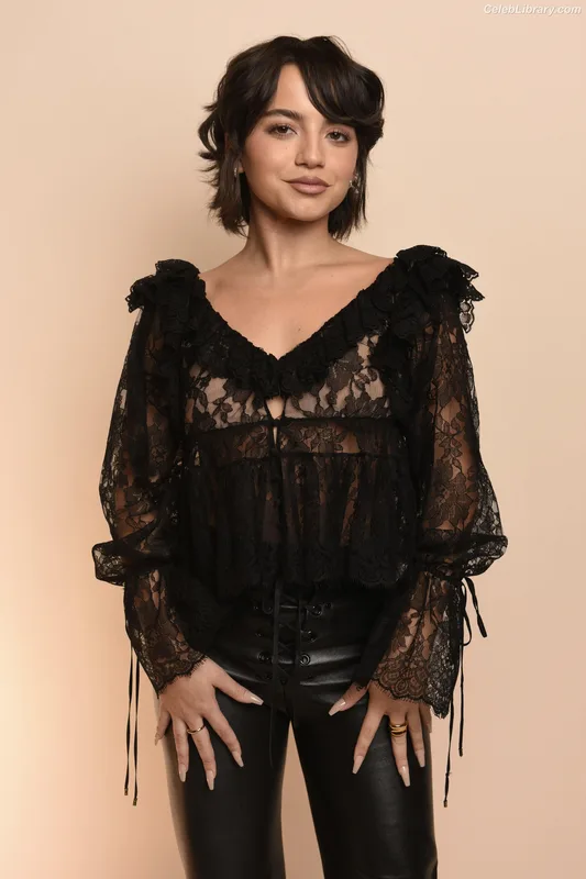 Isabela Merced photo 17 of 1797