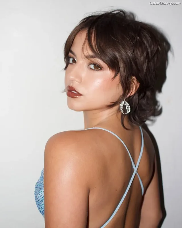 Isabela Merced photo 2 of 1797