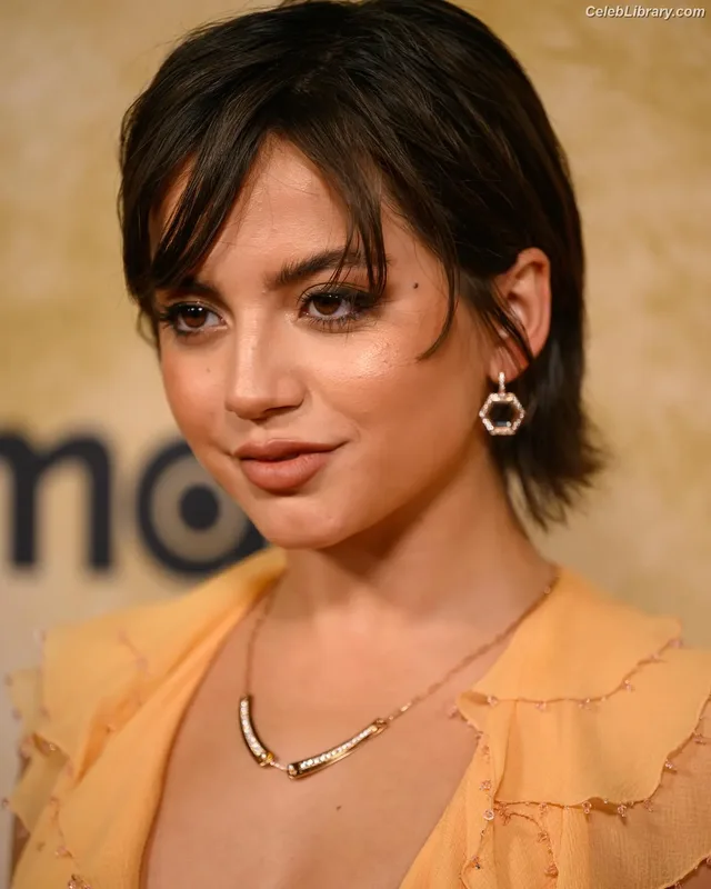 Isabela Merced photo 24 of 1797