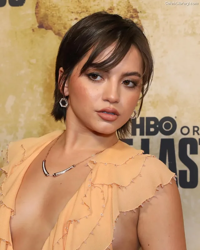Isabela Merced photo 10 of 1797