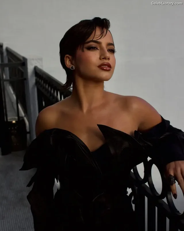 Isabela Merced photo 23 of 1797