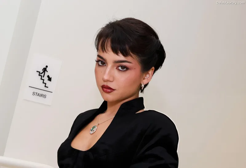 Isabela Merced photo 23 of 1797