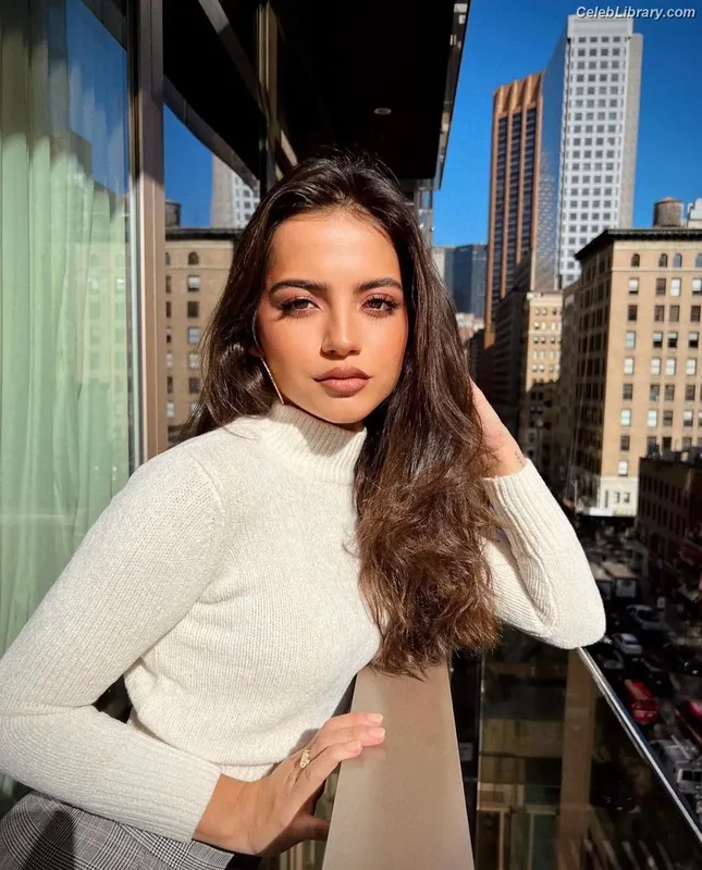 Isabela Merced photo 8 of 1797
