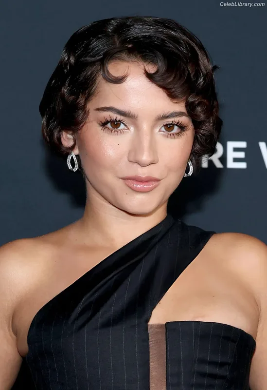 Isabela Merced photo 21 of 1797