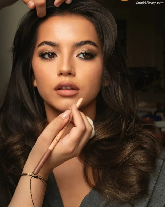 Isabela Merced photo 8 of 1797