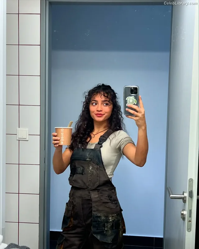 Isabela Merced photo 11 of 1797