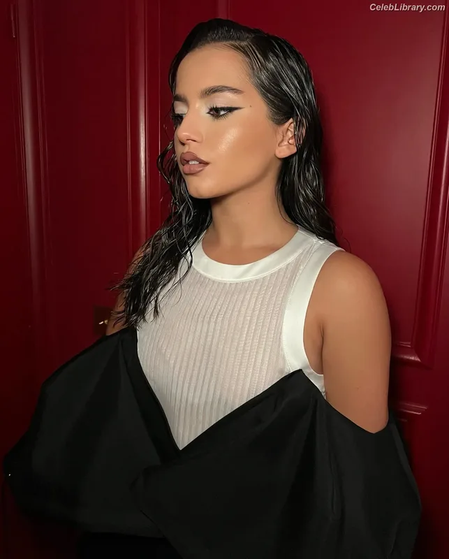 Isabela Merced photo 4 of 1797