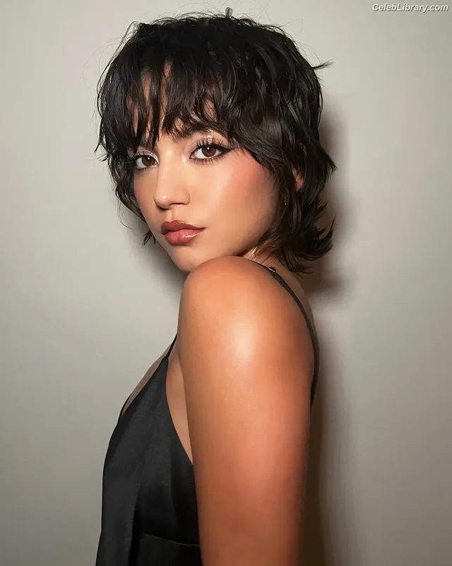 Isabela Merced photo 16 of 1797