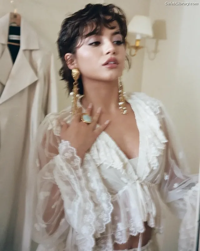 Isabela Merced photo 15 of 1797