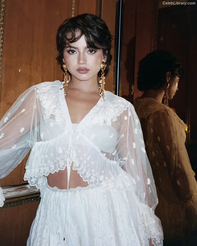 Isabela Merced photo 18 of 1797