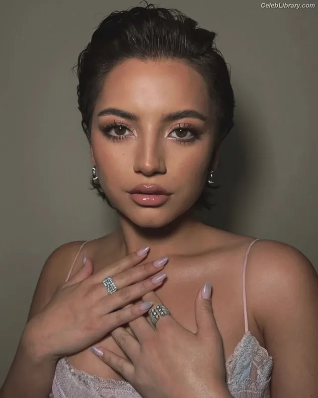 Isabela Merced photo 1 of 1797