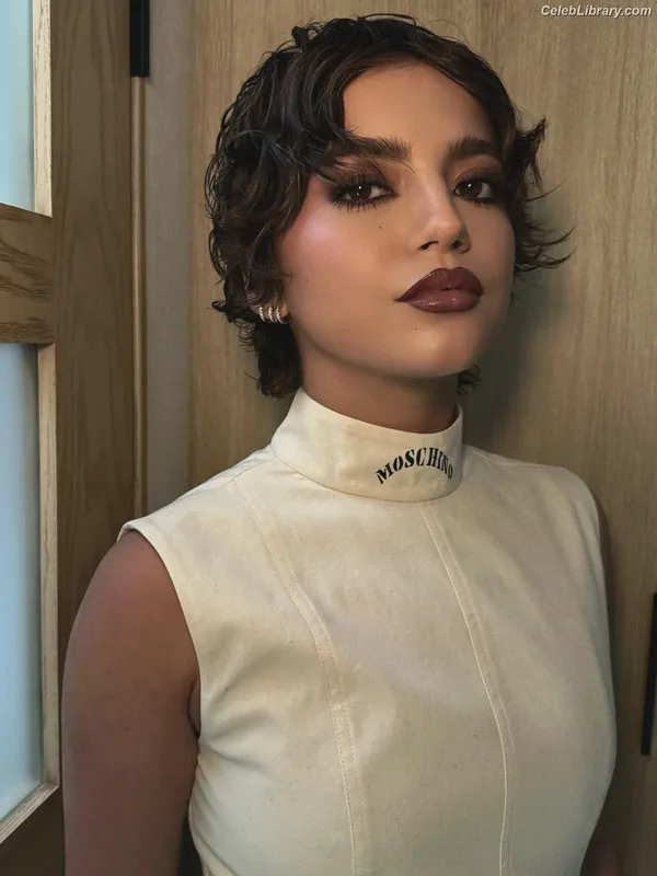 Isabela Merced photo 5 of 1797