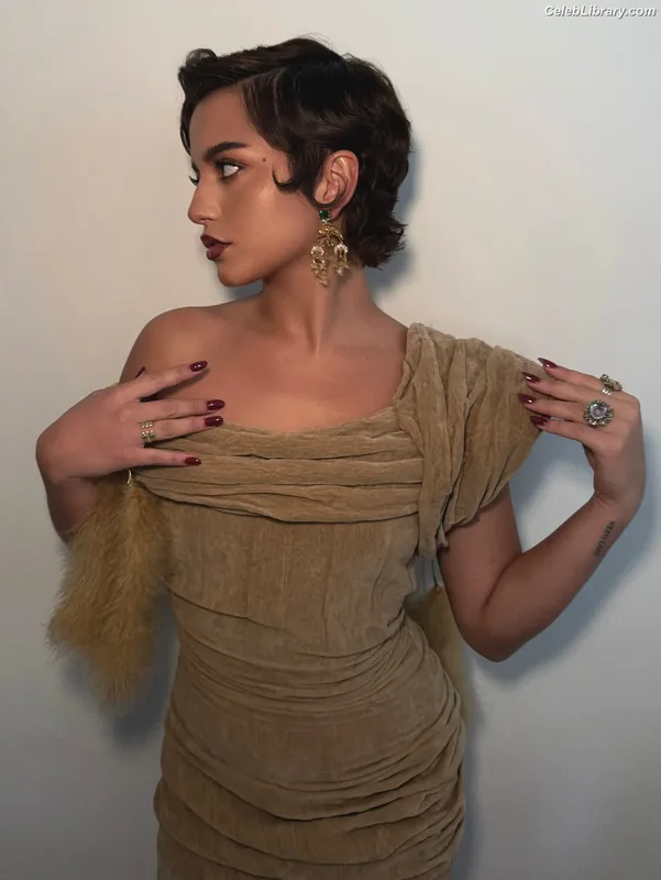 Isabela Merced photo 10 of 1797