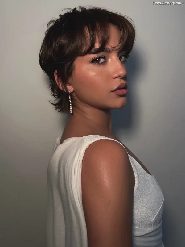 Isabela Merced photo 13 of 1797
