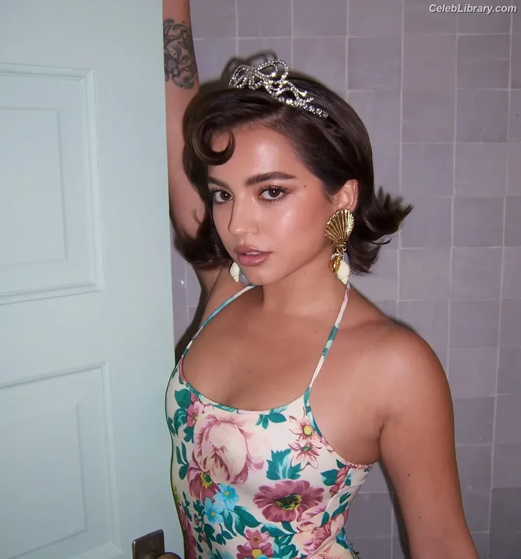 Isabela Merced photo 24 of 1797