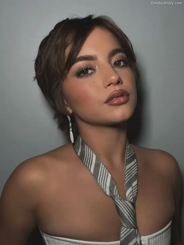 Isabela Merced photo 10 of 1797