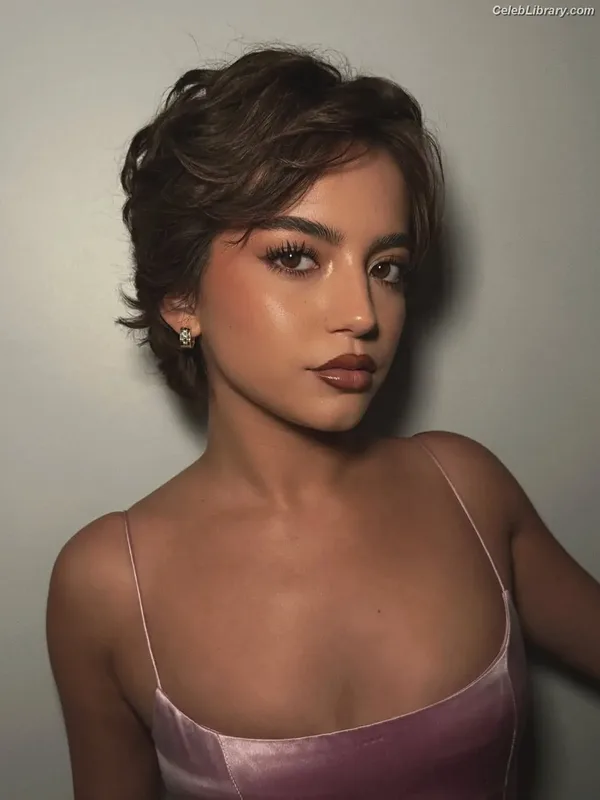 Isabela Merced photo 12 of 1797