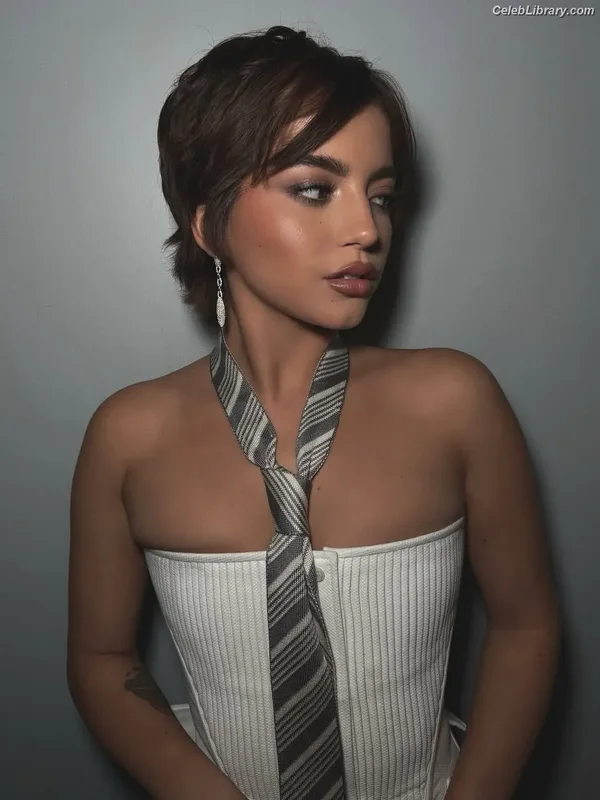 Isabela Merced photo 17 of 1797