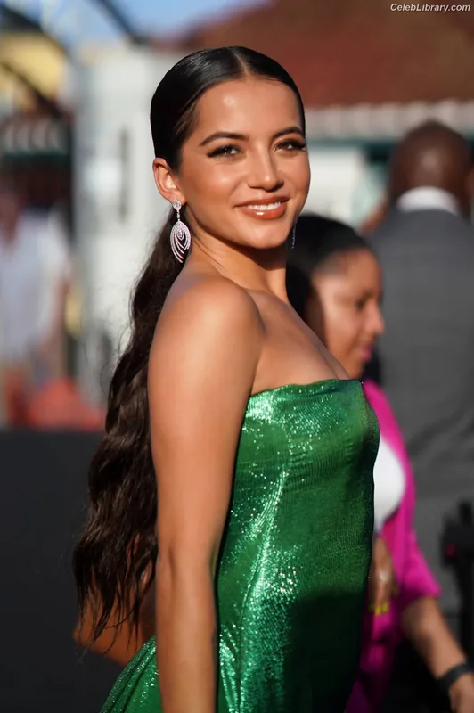 Isabela Merced photo 9 of 1797