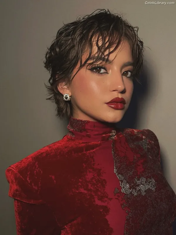 Isabela Merced photo 2 of 1797