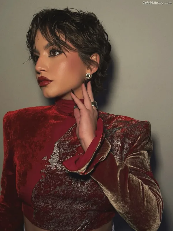 Isabela Merced photo 3 of 1797