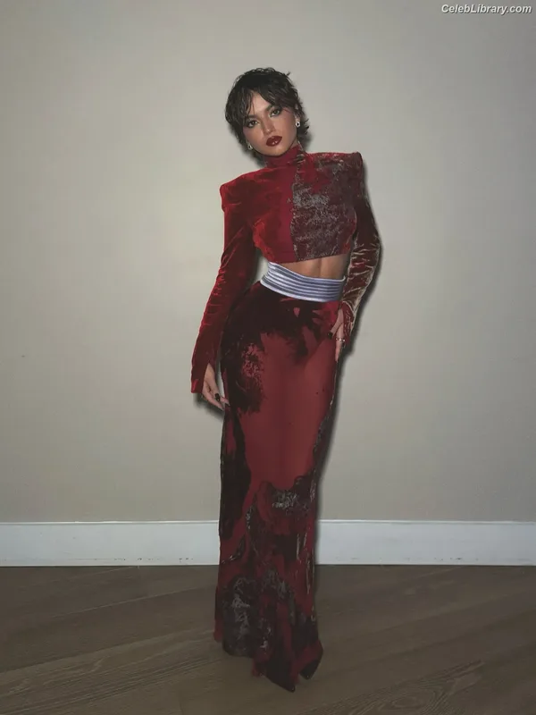 Isabela Merced photo 7 of 1797