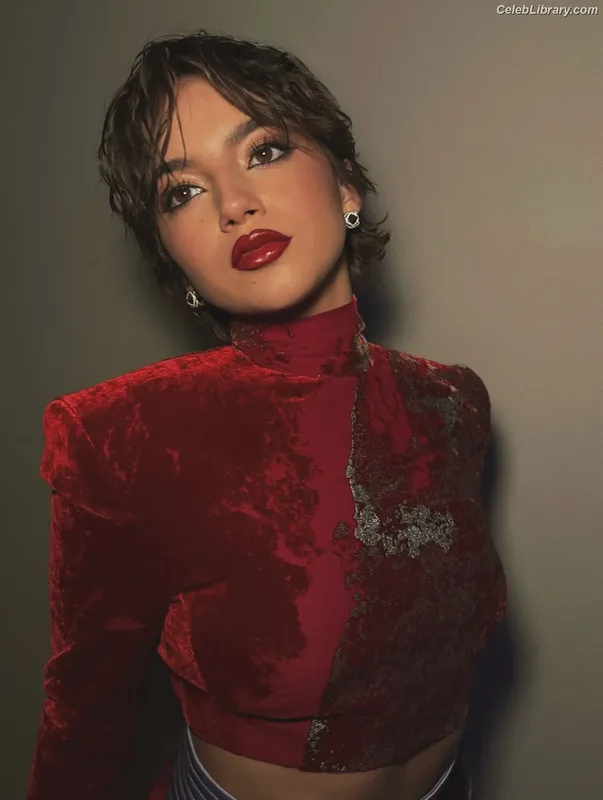 Isabela Merced photo 8 of 1797
