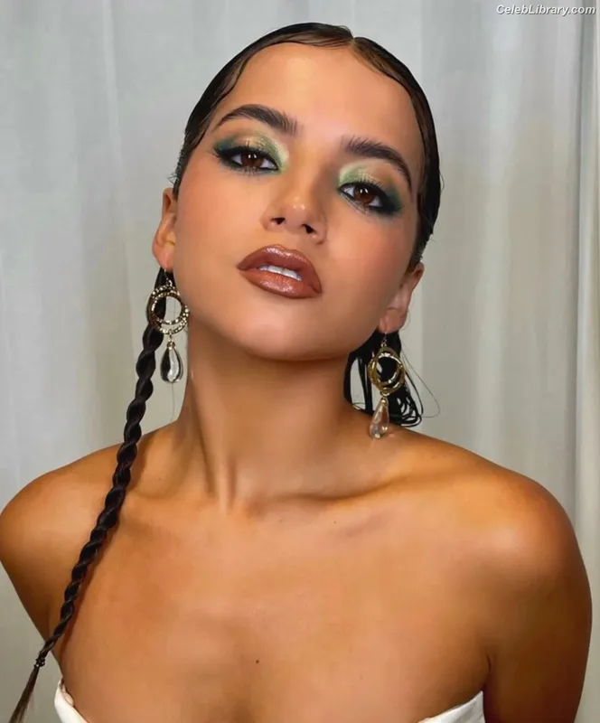 Isabela Merced photo 19 of 1797