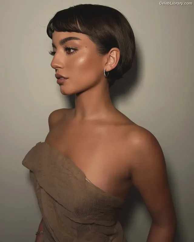 Isabela Merced photo 10 of 1797