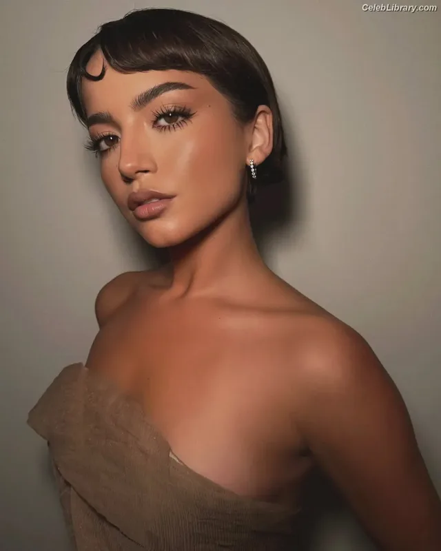 Isabela Merced photo 15 of 1797