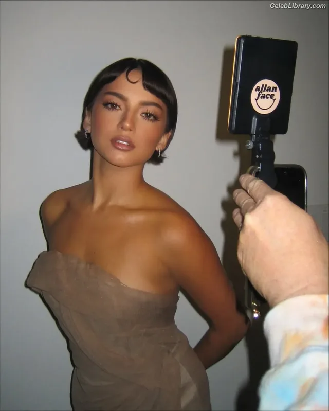 Isabela Merced photo 19 of 1797