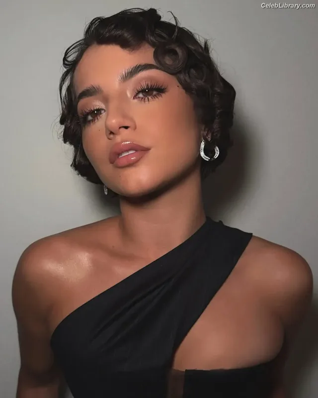 Isabela Merced photo 21 of 1797